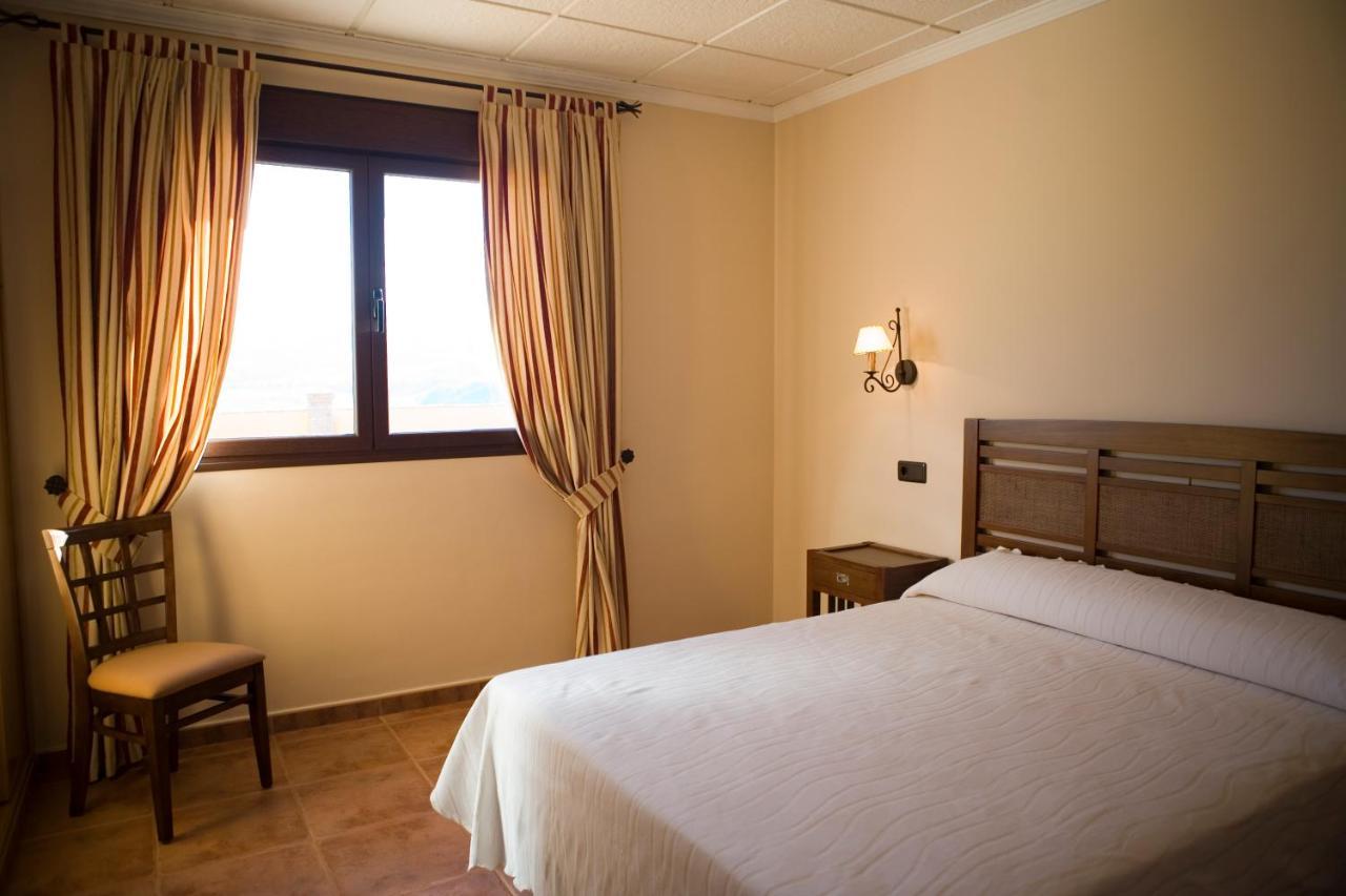 Hotel-Restaurante Cerrillo San Marcos Diezma Bagian luar foto
