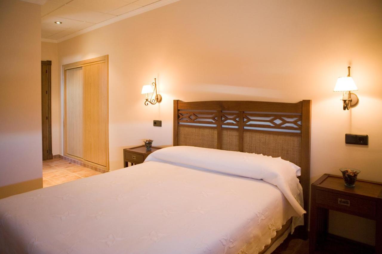Hotel-Restaurante Cerrillo San Marcos Diezma Bagian luar foto