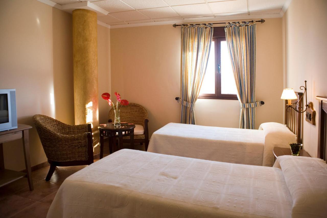 Hotel-Restaurante Cerrillo San Marcos Diezma Bagian luar foto