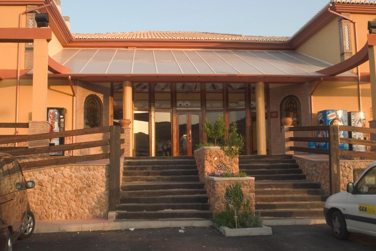 Hotel-Restaurante Cerrillo San Marcos Diezma Bagian luar foto