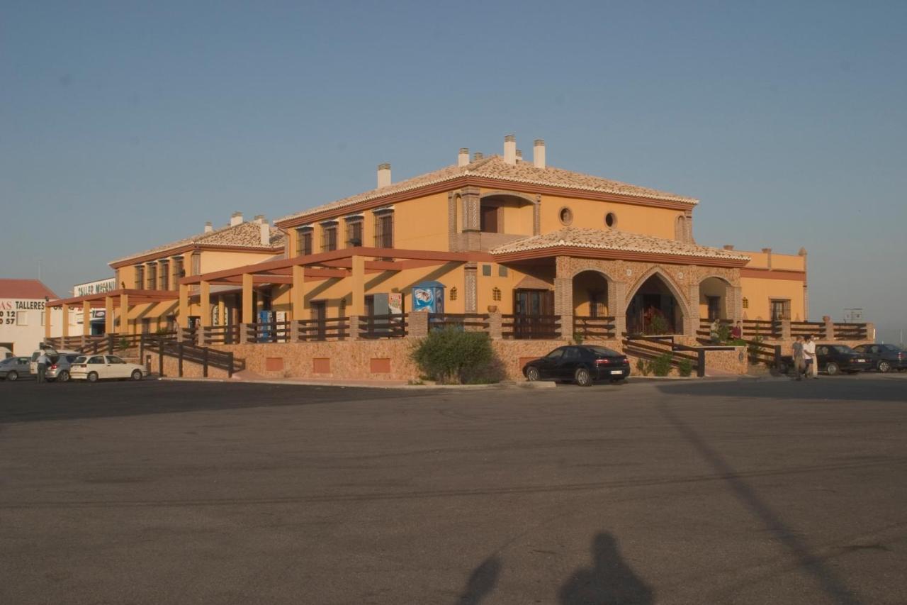 Hotel-Restaurante Cerrillo San Marcos Diezma Bagian luar foto