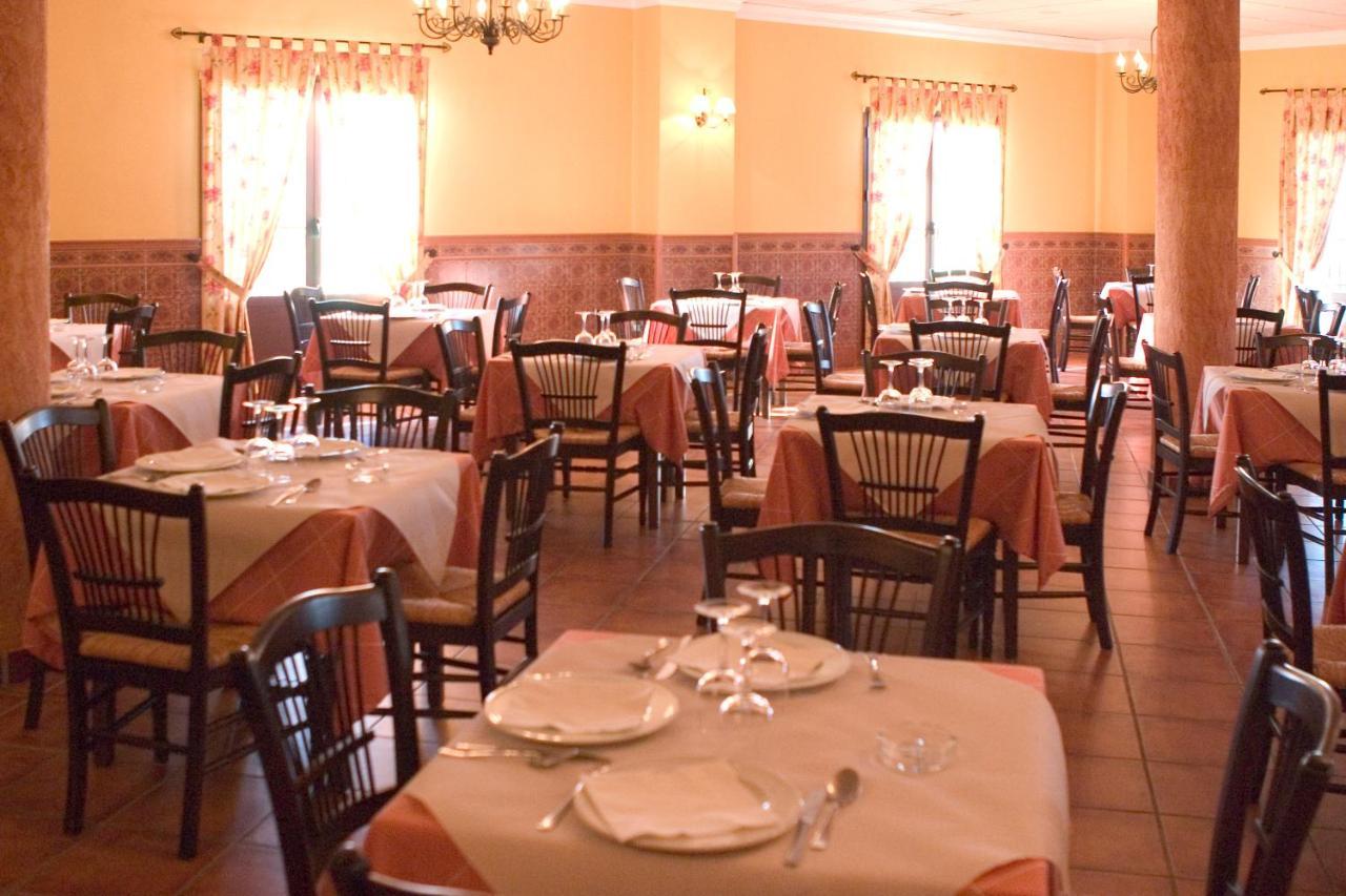 Hotel-Restaurante Cerrillo San Marcos Diezma Bagian luar foto