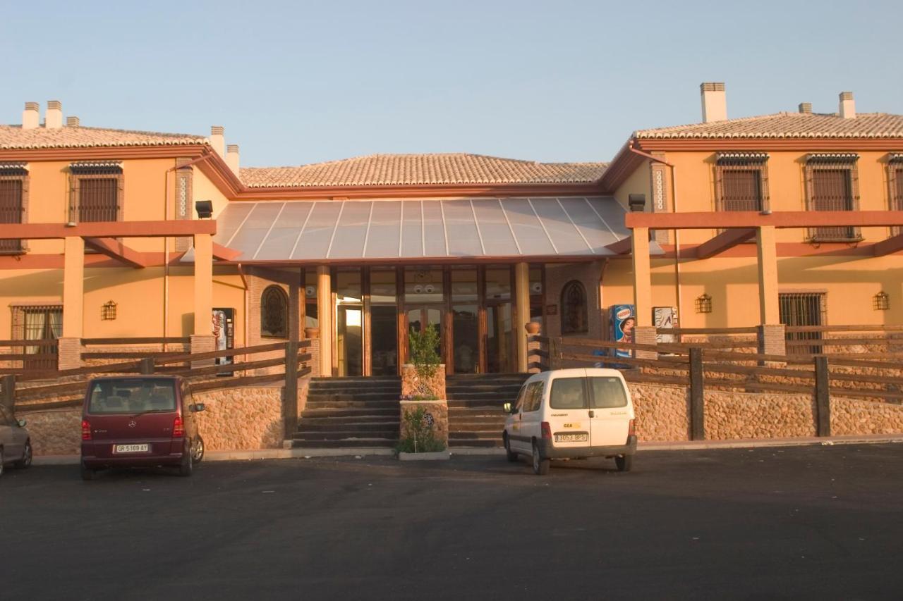 Hotel-Restaurante Cerrillo San Marcos Diezma Bagian luar foto